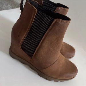 Sorel Joan of Article II Wedge Chelsea Boots, Size 7, very good used condition.